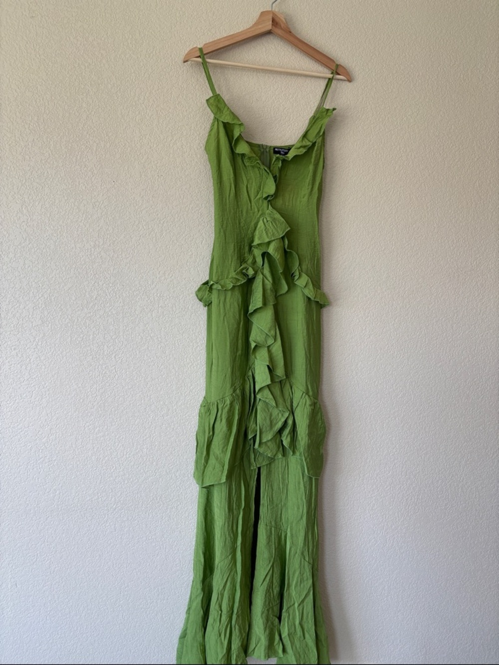 PrettyLittleThing Women's Tall Textured Frill Maxi Dress in Olive Green. NWT - Picture 3 of 7